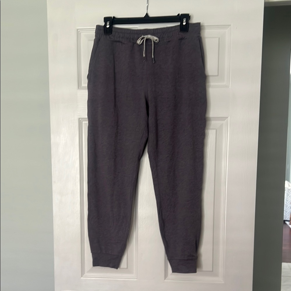 Women’s Vuori performance joggers size Small